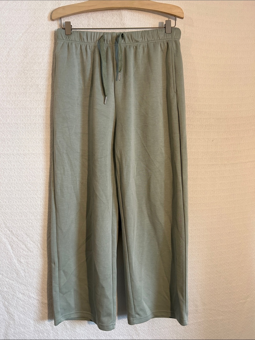 Wide-Leg Drawstring Sweatpants in Sage Green